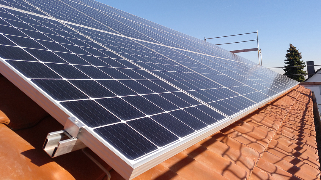 13,23 kWp Photovoltaikanlage in Frankenthal zur Volleinspeisung auf Wohnhaus